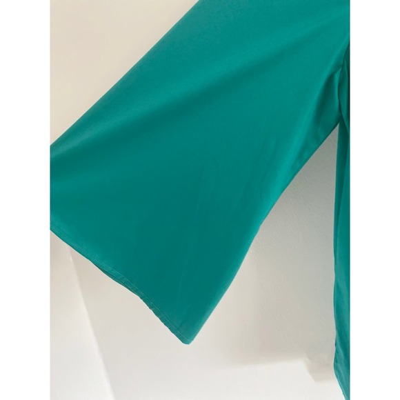 Chico's Women's Poplin Solid Cape Sleeve Shirt Ceramic Green Stretch NWT Size 8 - Picture 3 of 7